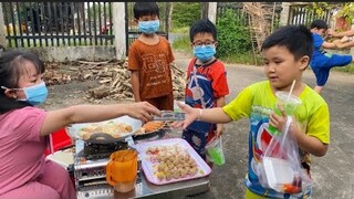 Cả xóm đứng xếp hàng chờ mua cá viên chiên của Nàng Út Ống Tre