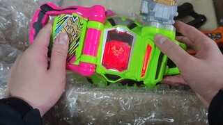 มาดูความแตกต่างระหว่าง Kamen Rider Lucky Bags ที่ราคา 800 หยวน และ 1,800 หยวน กันดีกว่า