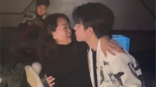 KTV别拍照 不管年龄 叫宝贝就对了