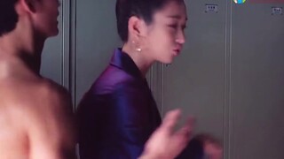我的确是欲求不满，我承认，你想跟我睡一次吗