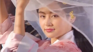 Tidak heran dia disebut sebagai wanita tercantik di daratan Tiongkok—Chen Hong! Kecantikannya benar-