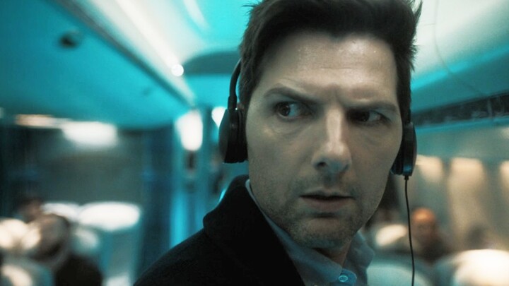 صعد الرجل على متن الرحلة 1015، وكان الوقت تمامًا العاشرة وخمس عشرة دقيقة، فشعر على الفور بأن هناك شي