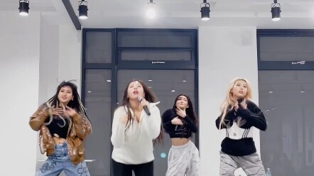【Chunha】211129 Lachica X Chungha's 'Killing Me' Position Change Dance