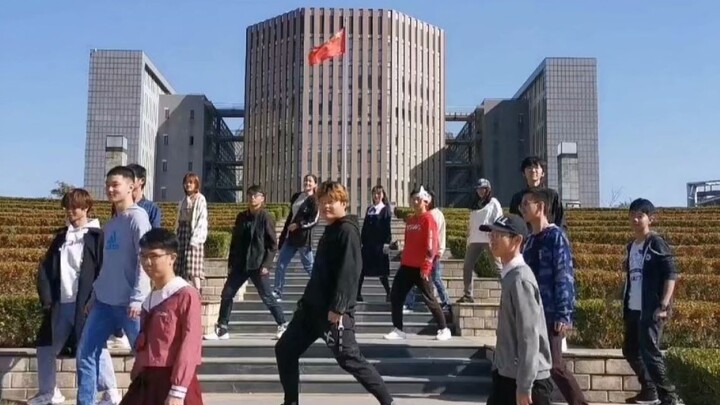 【Câu lạc bộ Anime Hồng Nguyệt Đại học An Huy】Lắc vai tại Đại học An Huy – Vũ điệu lắc vai trùng hợp 