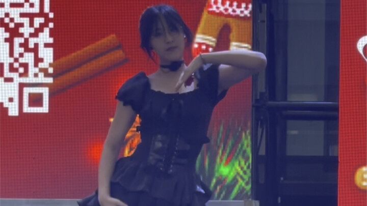 16岁女高路演flower！