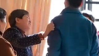 "Cái kia gọi là thúc giục kết hôn! !"