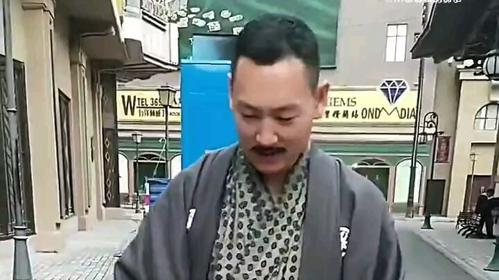 Huh~ This colonel’s accent is really awesome～