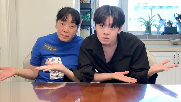 Nụ cười giả tạo kiểu sách giáo khoa