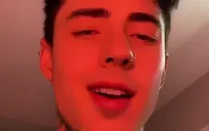 ใช้ความหล่อได้เปลืองมาก