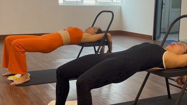 Upper  back & shoulder opening with chair.🪑🧘‍♀️ Yogamoves