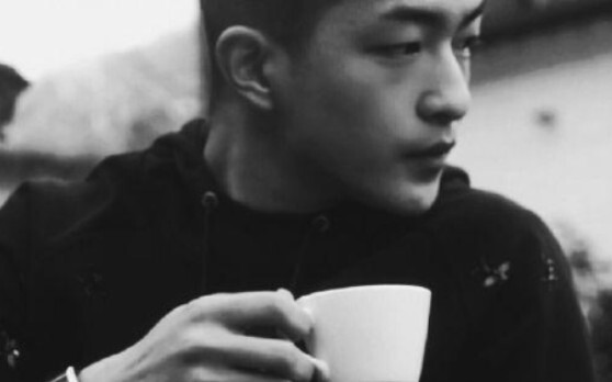 Sutradara, bagaimana Anda bisa tahu dia cocok memerankan Zhang Wansen? Sekali pukul saja pasti bisa 