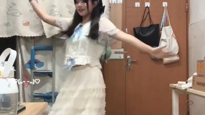 趁室友不在拍的这么可爱真是抱歉 ｜可愛くてごめん