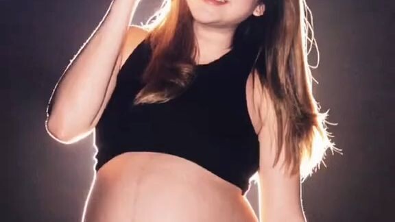 bumil tm tiga nih minta ditengokin ada yang mau ga nengokin Dede bayi ku
