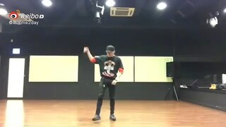 [Li Taeyong] 16 years in the practice room, he's like a robot coated with oil....
