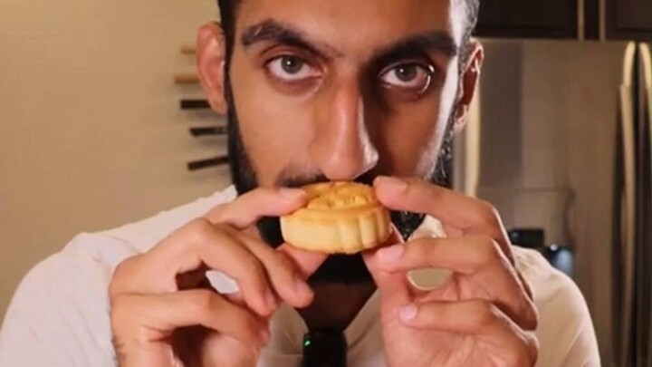 How many points would a foreigner give to mooncakes on their first try?