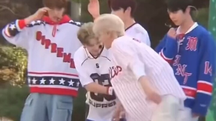 【ZB1】แค่แมวน้อยเอื้อมมือออก ทุกคนก็รู้เลยว่าเขาอยากทำอะไร