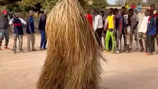 The mysterious Senegalese KUMBO dance, you can tell at first glance that this grass is no ordinary o