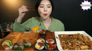Các loại sushi và miến xào hải sản 7 #amthuc