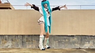 It's 2023 and people are still dancing to [Sand Planet]! (MMD's cover of Hatsune Miku's 16th birthda