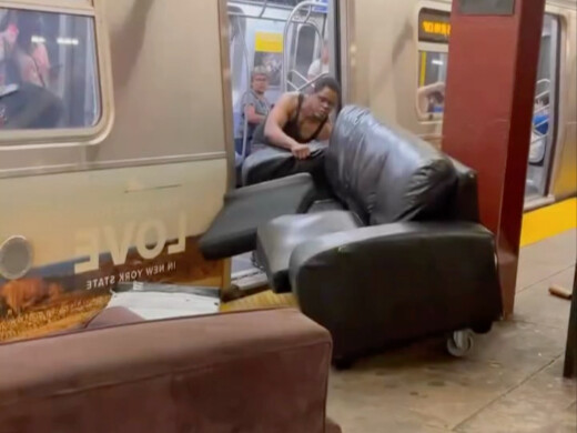 Một ngày bình thường trên tàu điện ngầm New York