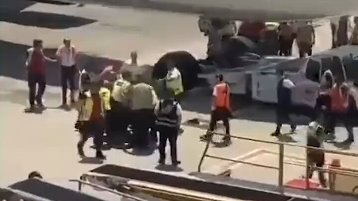 Dua warga Israel di Istanbul ketinggalan pesawat ke Tel Aviv, jadi...