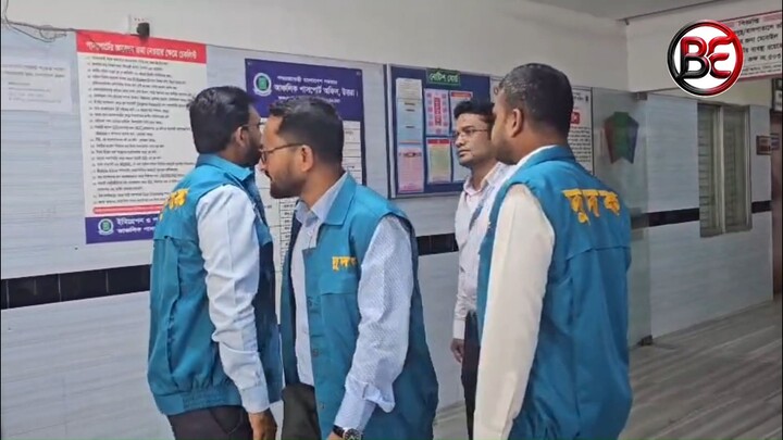 দুর্নীতির অভিযোগে উত্তরার পাসপোর্ট অফিসে দুদক।