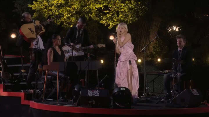 ROSÉ PERFORM 'LINGER' (The Cranberries Cover) at GLOBAL CITIZEN FESTIVAL 2025