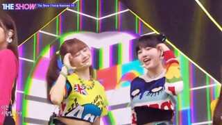 [ive] Lý Liên đang làm gì khi biên đạo động tác trái tim? Cô ấy đang làm động tác chân mèo, má anh đ