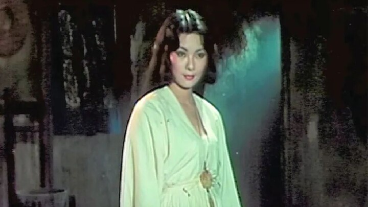 الشبح الذكر يذهب يوميًا في الموعد المحدد لسرقة البنك، لا يريد المال، بل فقط حياة حارس الأمن