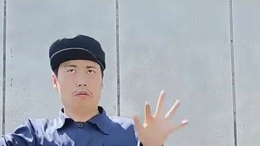 Nhiều bạn mới gợi ý nhảy theo bài "The Spring Breeze of Reform Blows Everywhere". Tôi đoán là họ khô