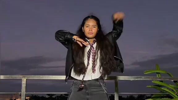 please follow me 😓😓