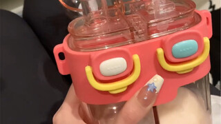 Melihat hubungan kita berdua, nggak berlebihan kan kalau aku minta kamu beliin gelas minum dua fungs