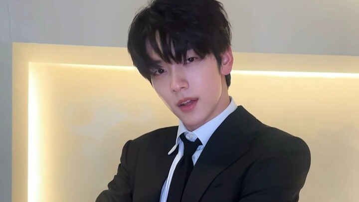 Choi Soo-bin, you’re so good at this! Who could resist the bad-boy look in formal wear? 260607 I’m a
