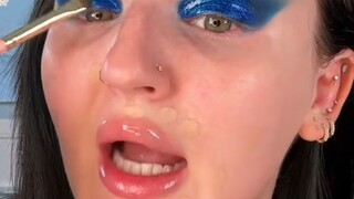 Eyeshadow yang begitu mencolok, adakah yang berani menggunakannya? @Saudari-saudarimu, keluarlah!