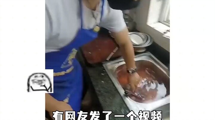 هل حقًا تشعر بالتوتر عند ذبح السمك للمرة الأولى؟ شاهد كيف يتعامل رواد الإنترنت المرحون مع الأمر!