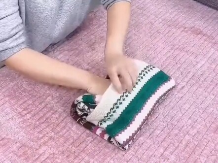 วิธีพับเสื้อผ้าให้ถูกต้อง ง่ายๆ เรียนรู้ได้ไม่ยาก บ้านไหนเสื้อผ้ารกเต็มไปหมด ลองดูวิดีโอแล้วหัดพับกั