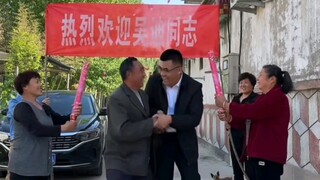 Khi tôi mặc chiếc áo khoác của giám đốc trở về làng