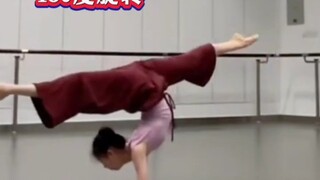 恒大美女林丹丹独创一字马舞 "恒大林丹丹 "一字马挑战