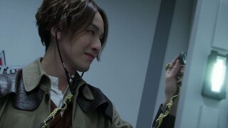 Tribute! All tributes, two thieves robbed the Tsuburaya props department and showed off to each othe
