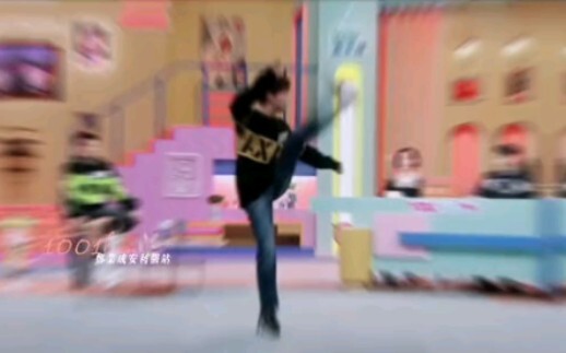 Zheng Yecheng thinks his long legs are embarrassing—but I’m totally obsessed with those killer long 