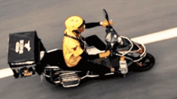 ว่ากันว่าคนใส่สีเหลืองล้วนเป็นมือโปรทั้งนั้น