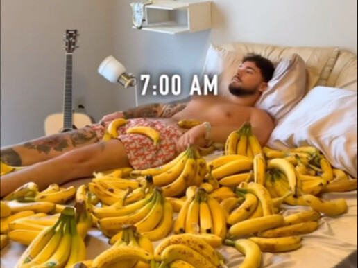 “Tập kỳ lạ nhất của anh chàng siêu hùng đạt được tự do về chuối”