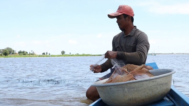 How Village Man Use Net Catch Many Fish In The River