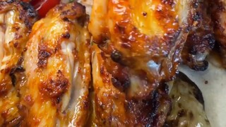 土耳其安塔利亚市一家餐厅的头特色烤鸡翅