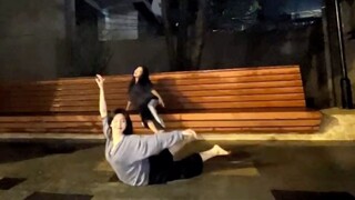Uống rượu và nhảy múa cùng bạn bè trong đêm mưa / [Biên đạo múa]