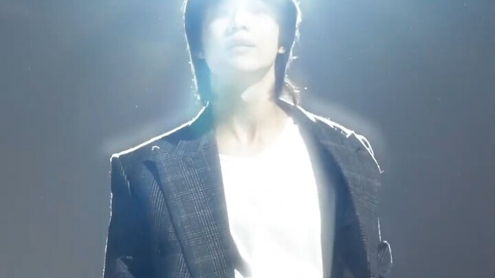 Guilty returns with the cha❤ Holy Light version Challenge! [Taemin Special Exhibition] Curator