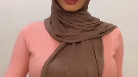 hijab+kacamata heh🤤💦💦