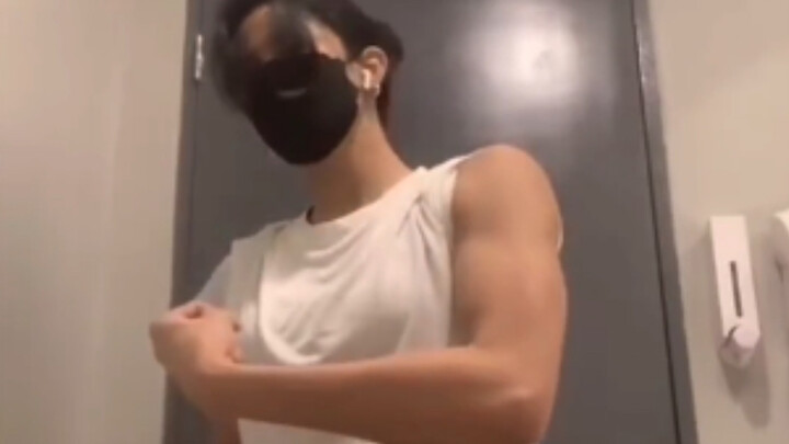 Who doesn’t like a muscular, strong woman?