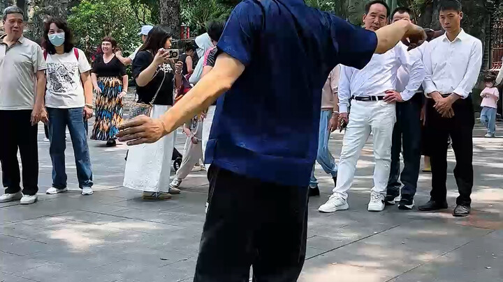 Unexpected encounter with a versatile dance master in the park—his performance is absolutely amazing