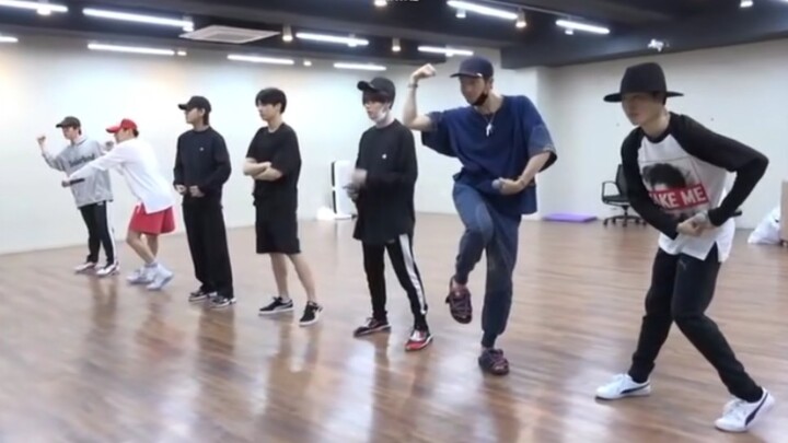 فرقة BTS: أنا أنا، نار مختلفة عن الآخرين، أي واحد هو سوبرمان الخاص بك، يأتي مرتديًا سحابة ملونة لاست